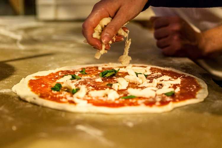 Experiențe de neuitat în Napoli – Tururi ghidate, excursii de o zi, degustări și aventuri locale autentice în 2026