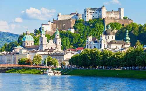 Salzburg Gezi Otobüsü Turu Salzburg Kalesi üstü açık gezi otobüsü