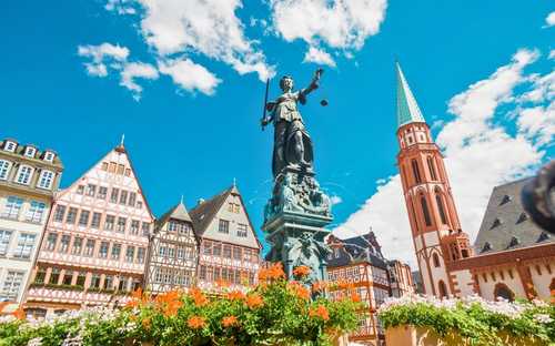 Frankfurt Şehir Gezi Otobüsü Frankfurt Römerberg Meydanı üstü açık otobüs turu