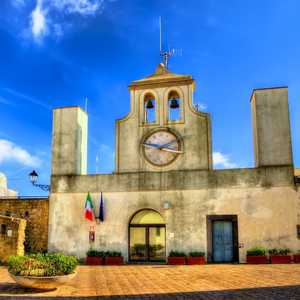 Hop on the open-top bus in Naples, Italy – Discover top attractions, monuments, and hidden gems with a hop-on hop-off tour in 2026