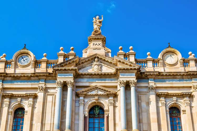 Migliori tour turistici in bus hop-on hop-off a Napoli, Italia – Monumenti principali, attrazioni famose e angoli nascosti nel 2026