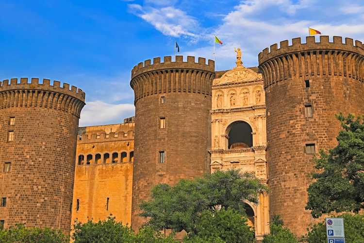 Descoperă Napoli cu tururi oficiale cu autobuzul hop-on hop-off – Rute flexibile, monumente emblematice și vederi panoramice ale orașului 2026