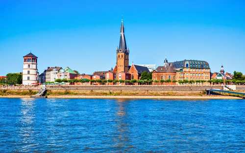 Düsseldorf Hop-On Hop-Off Otobüsü Düsseldorf MedienHafen üstü açık gezi otobüsü
